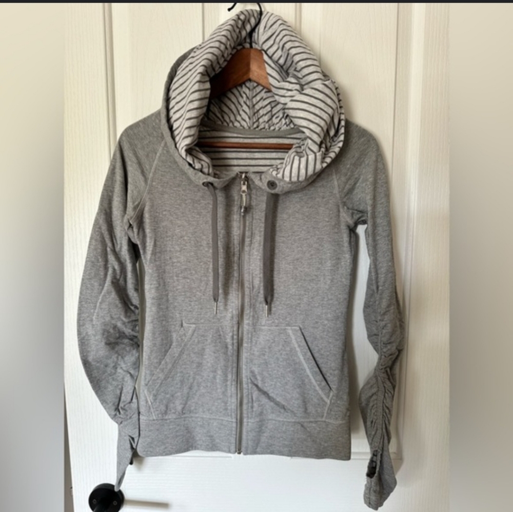 Lululemon  reversible hoodie sz8